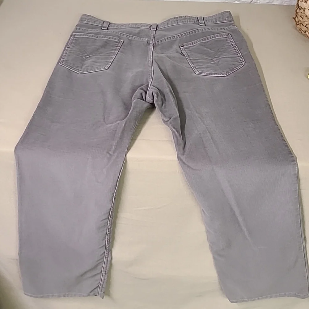 - Levis Vintage 70s/80s Grey Cordoroy 38x31